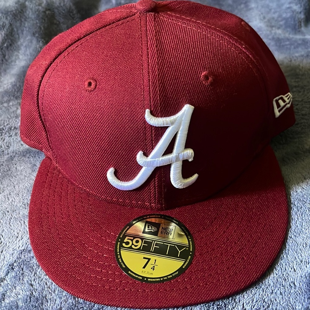 New Era Hat . fitted size 7 1/4 .